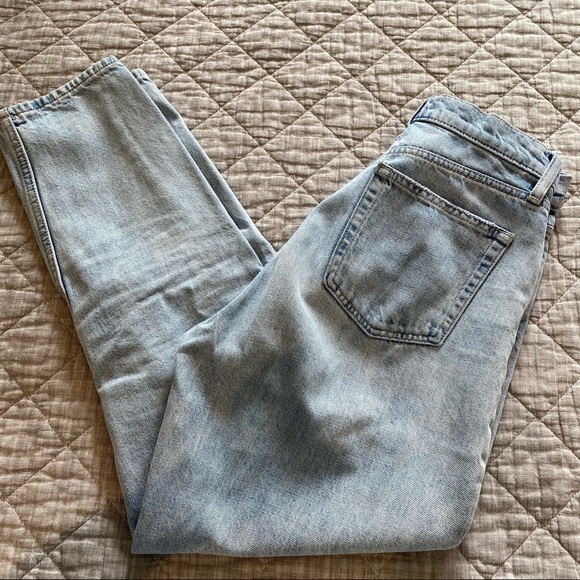 Gap Light Wash Mom Jeans - Picture 6 of 6